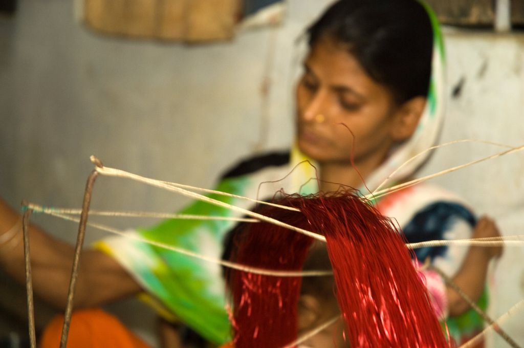 A woman looming silk_muslim women